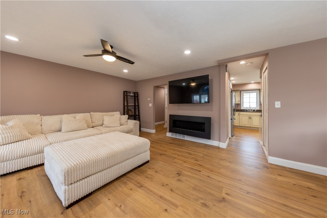 1201 Summit Drive Property Photo 2