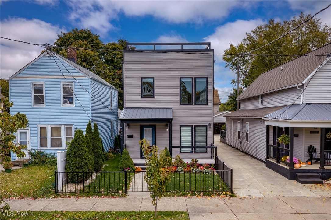 1961 W 47th Street Property Photo 1