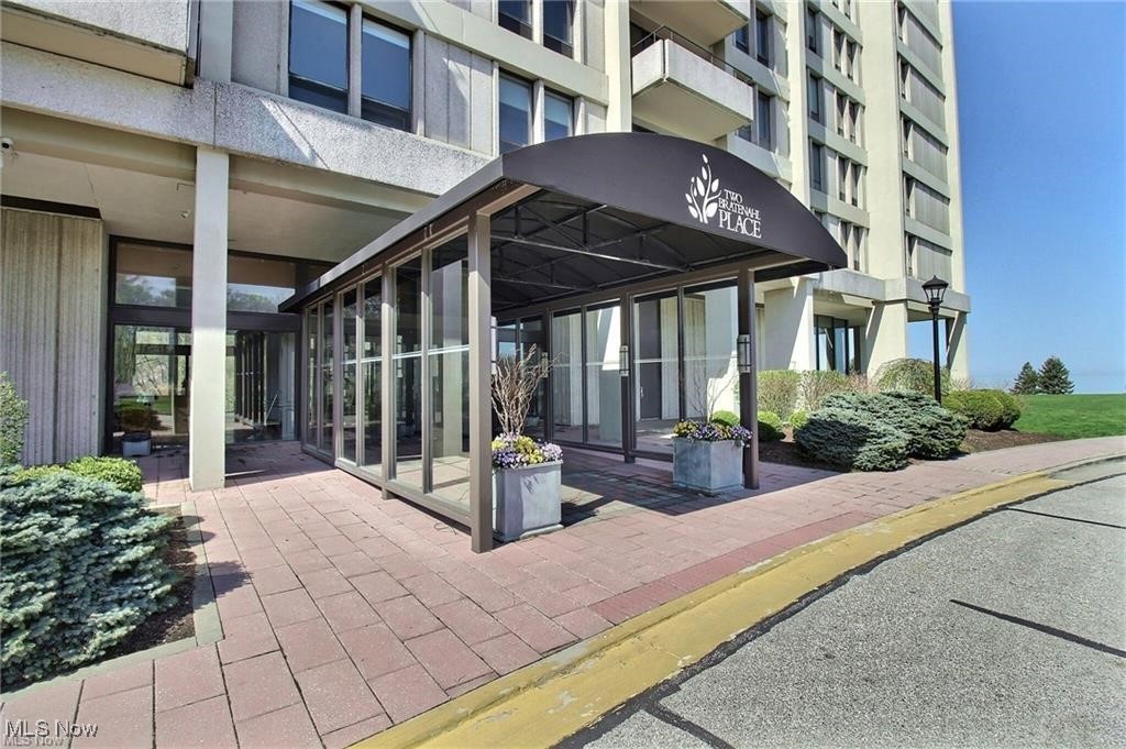 2 Bratenahl Place 2d Property Photo 1