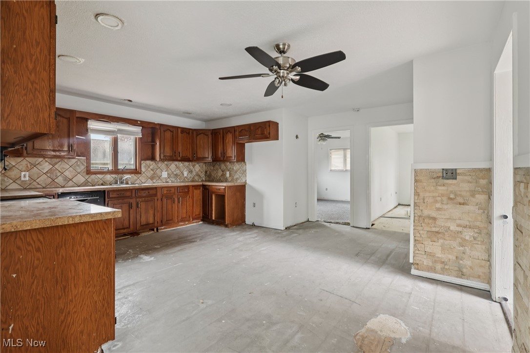 492 E Hopocan Avenue Property Photo 11