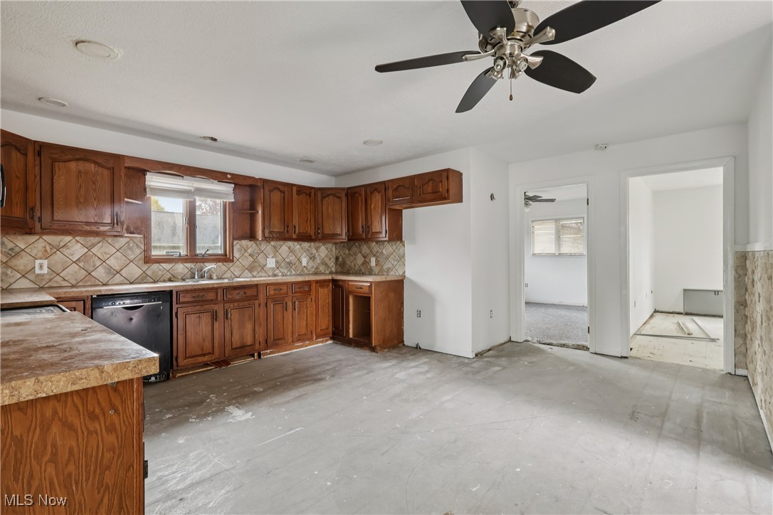 492 E Hopocan Avenue Property Photo 14