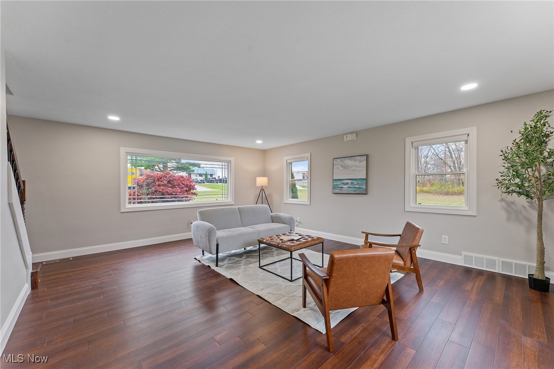 784 Mcclurg Road Property Photo 4