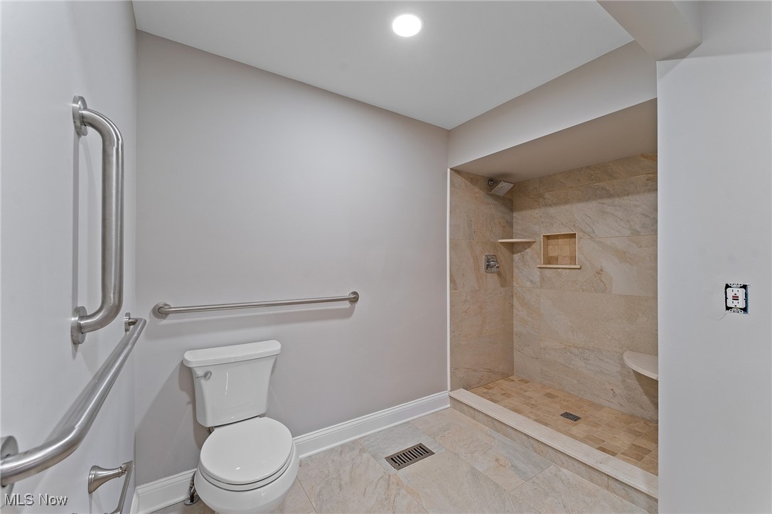 784 Mcclurg Road Property Photo 21