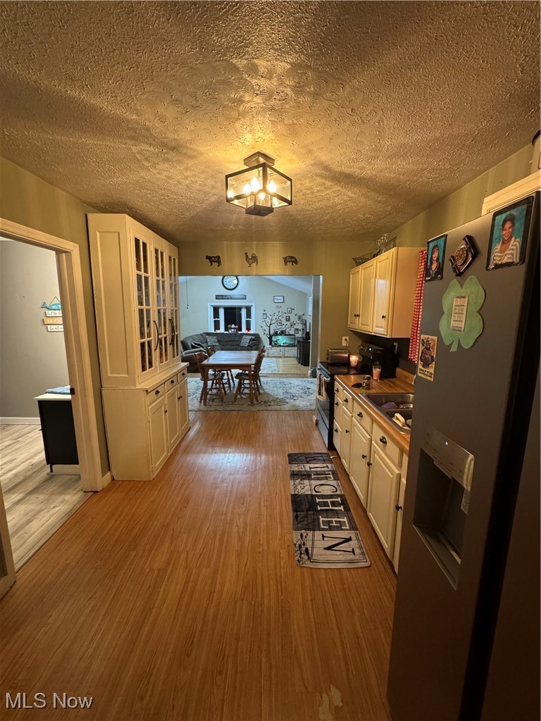2285 Archer Lane Property Photo 3