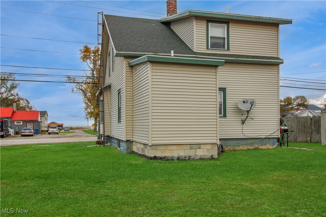 1344 W Lakeshore Drive Property Photo 6
