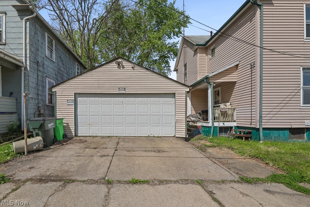 955 E Summit Street Property Photo 2