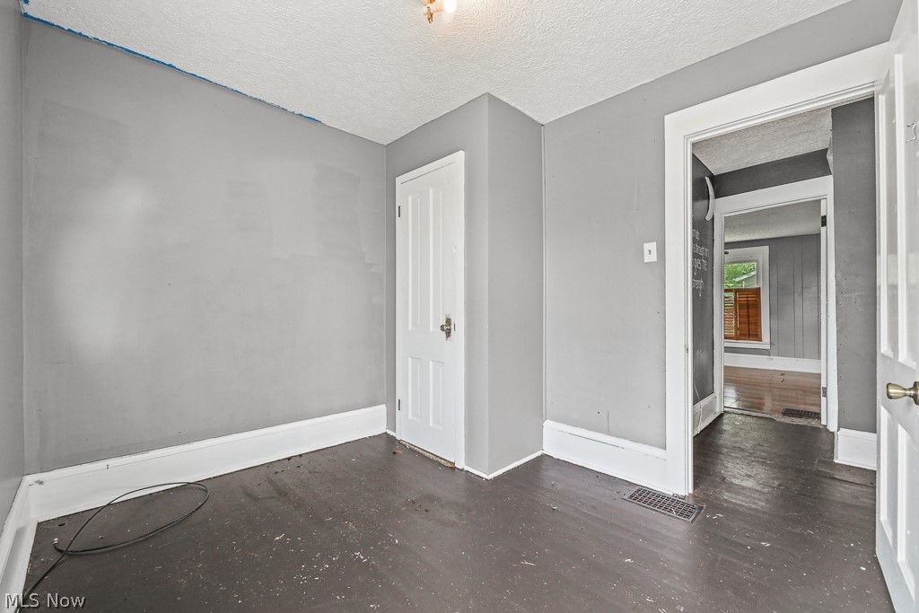 955 E Summit Street Property Photo 18