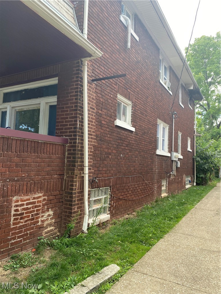 11206 Forest Avenue Property Photo 2