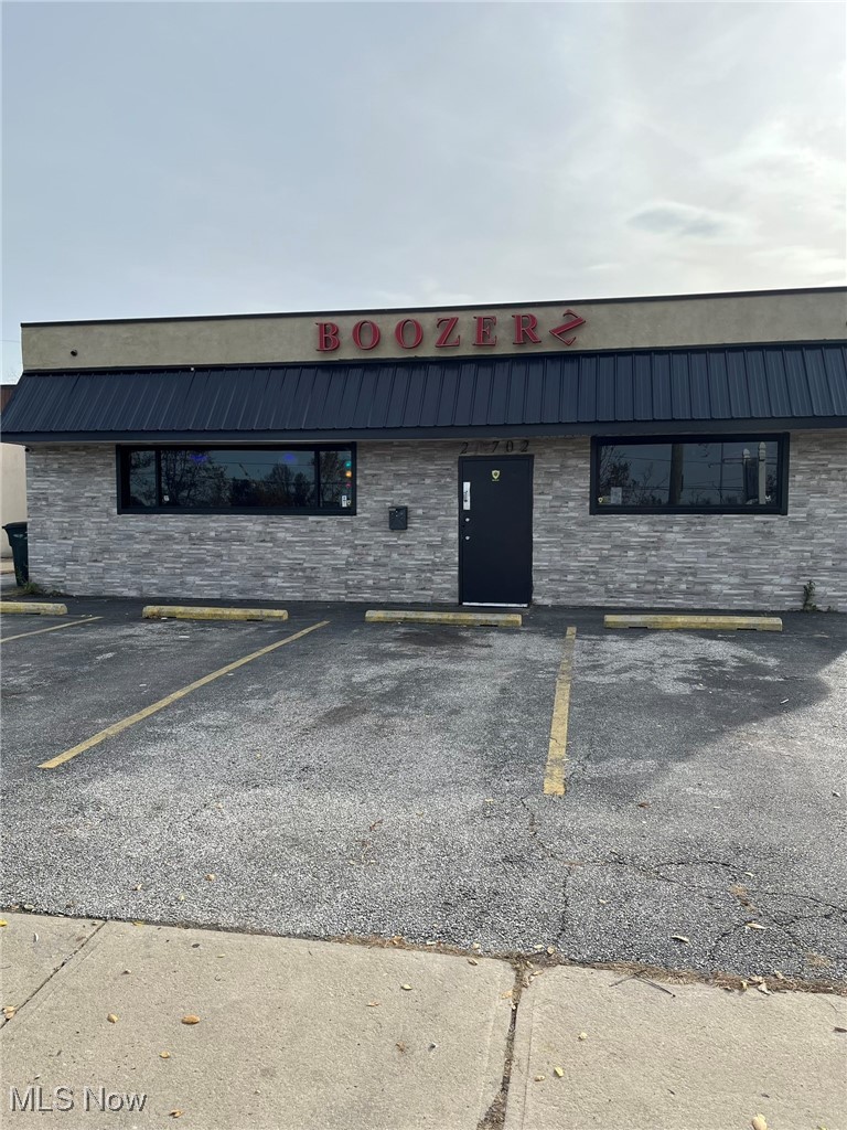 21702 Saint Clair Avenue Property Photo 8