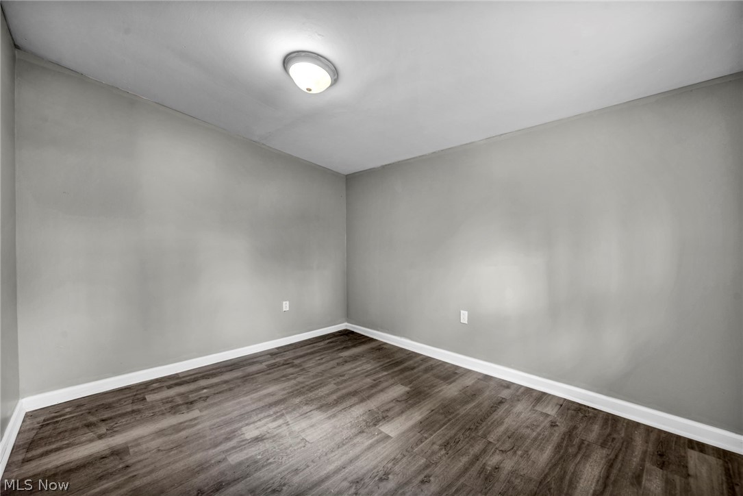295 E 238th Street Property Photo 18