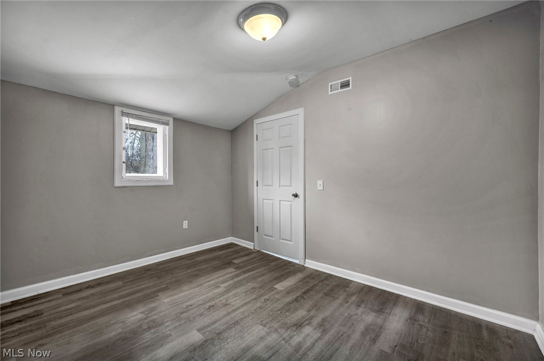 295 E 238th Street Property Photo 19