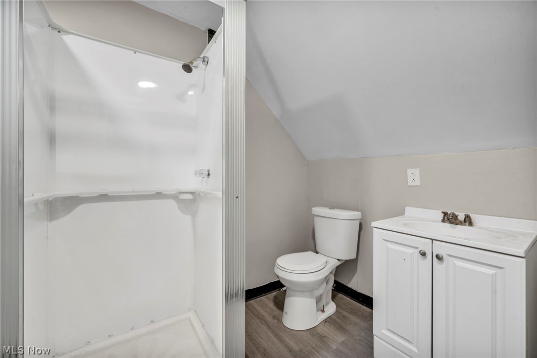 295 E 238th Street Property Photo 30