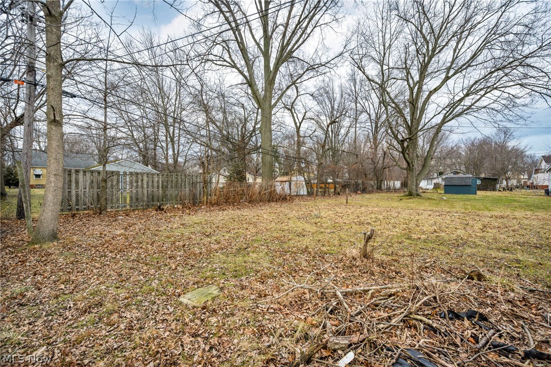 295 E 238th Street Property Photo 37