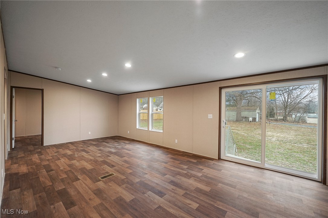 541 Lincoln Avenue Property Photo 16