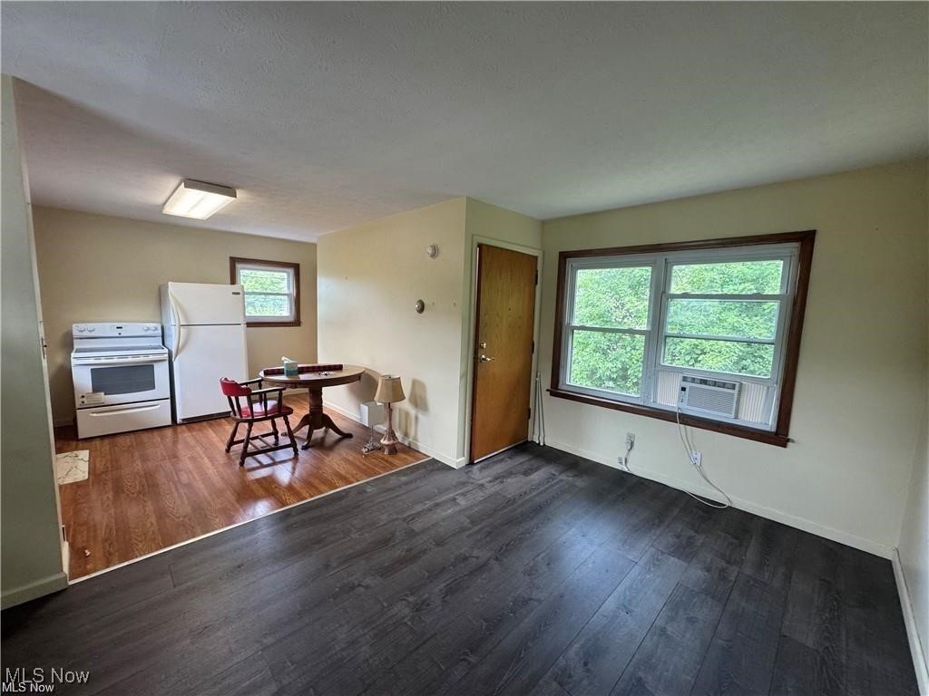 3043 Niles Road Se Property Photo 3