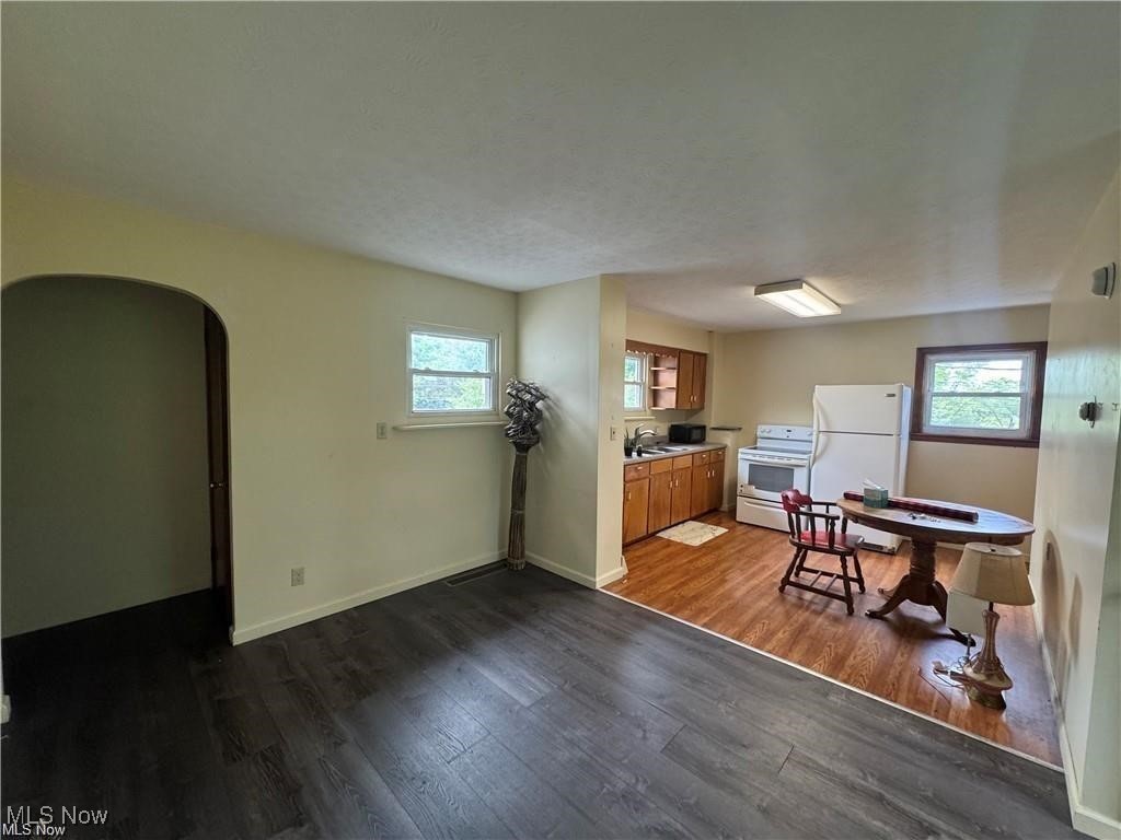 3043 Niles Road Se Property Photo 4