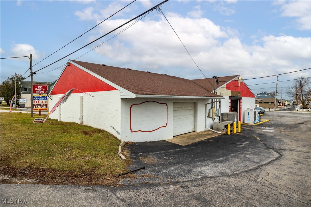 2048 E Sand Road Property Photo 8