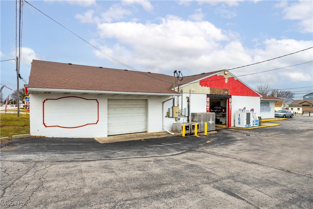 2048 E Sand Road Property Photo 9