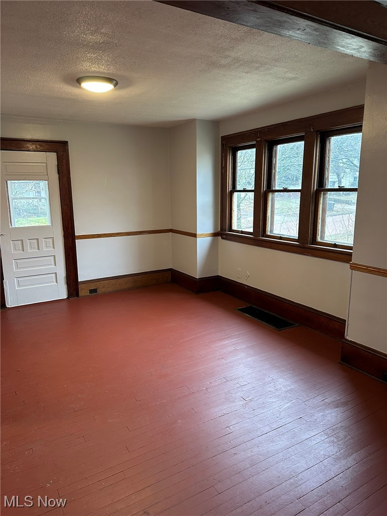 864 Forrest Drive Property Photo 3