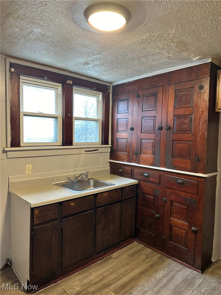 864 Forrest Drive Property Photo 4