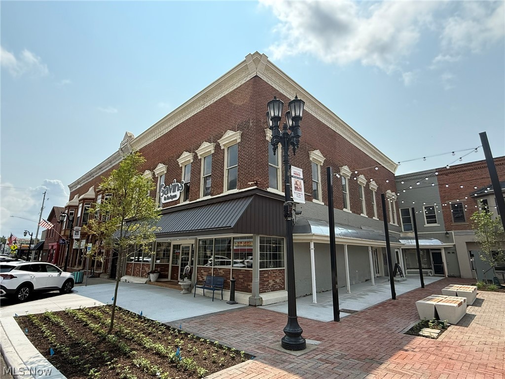 110 S Broadway Street Property Photo 1