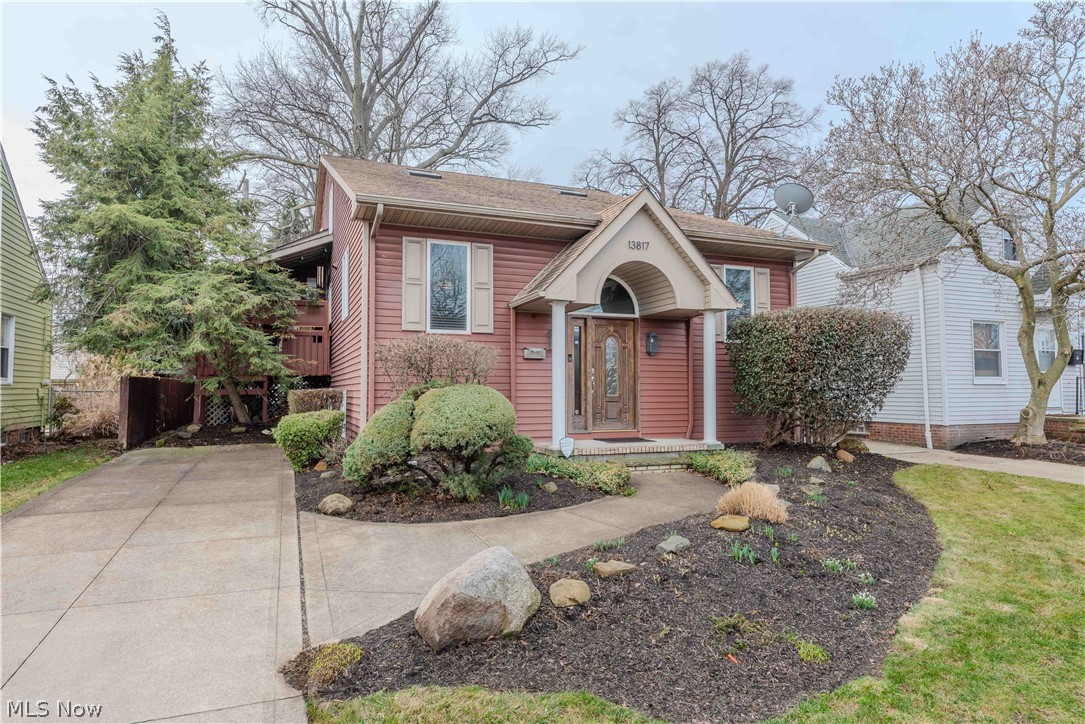 13817 Lakewood Heights Boulevard Property Photo 1