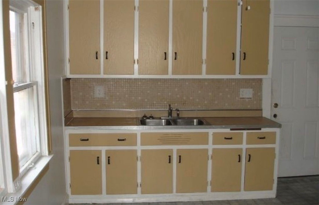 16523 Kipling Avenue Property Photo 4