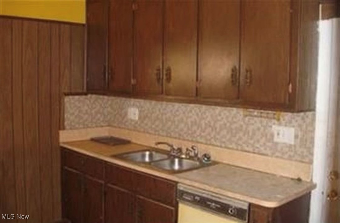 16523 Kipling Avenue Property Photo 8