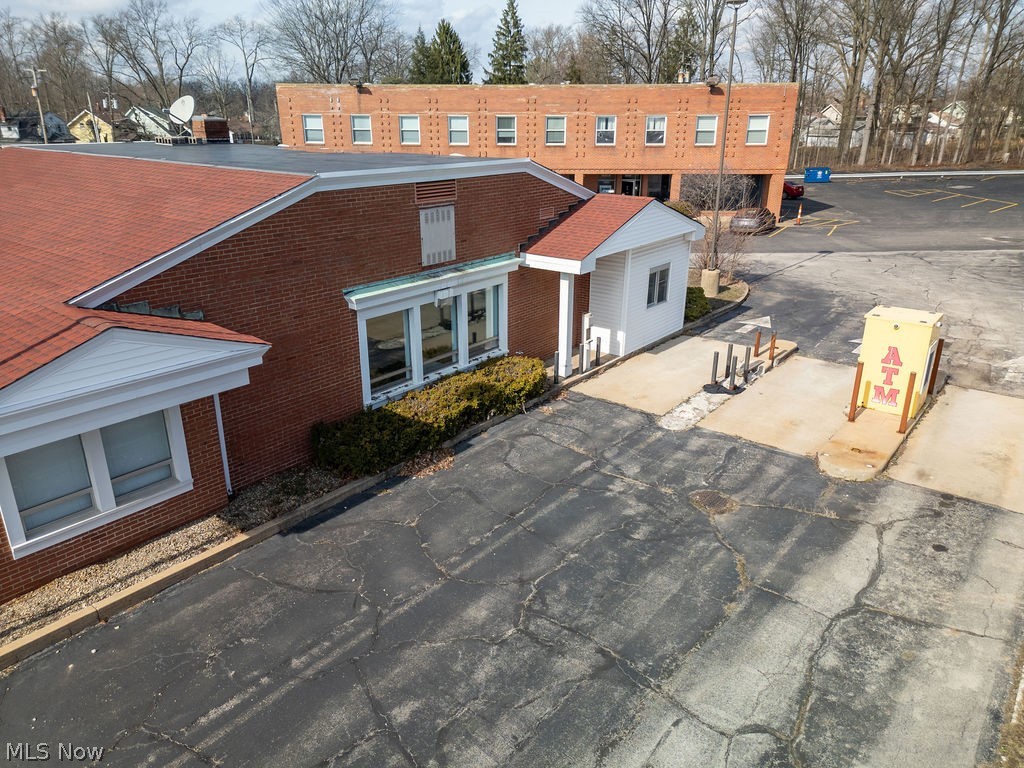 2911 Youngstown Road Se Property Photo 12