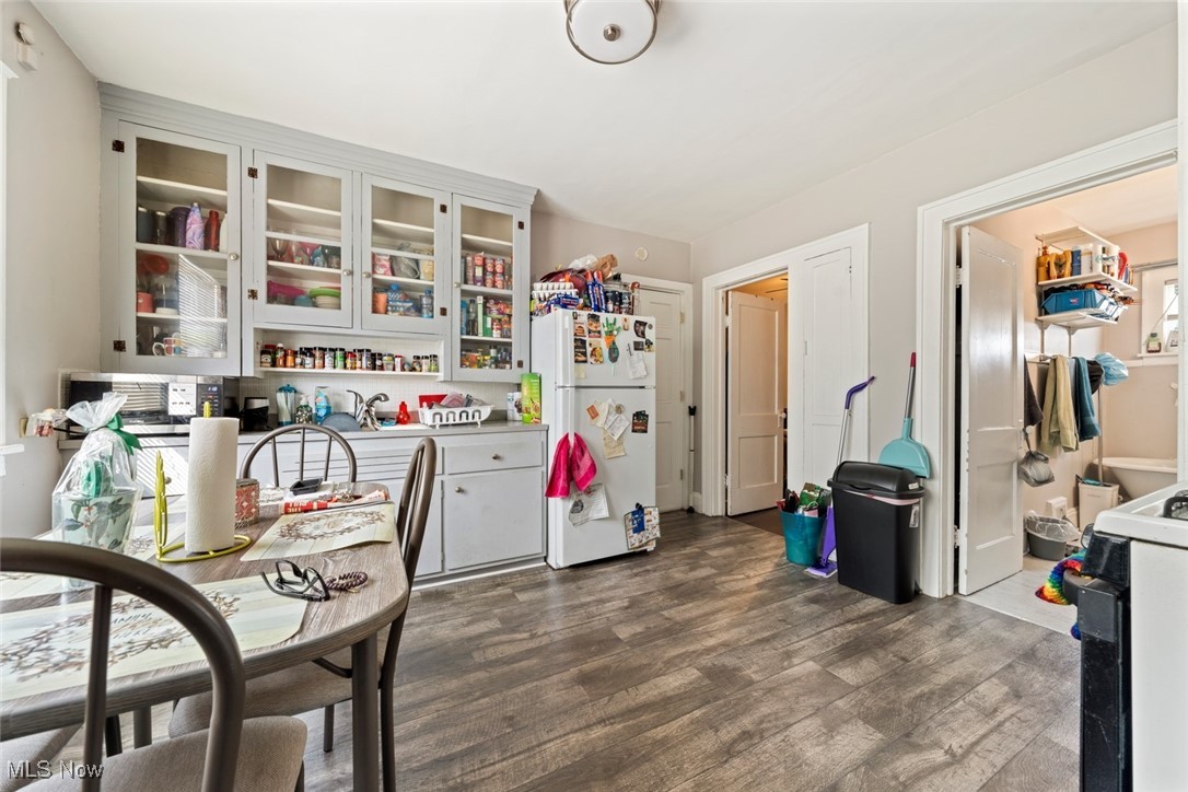 10609 Wadsworth Avenue Property Photo 6