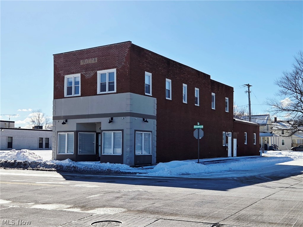 1302 Broadway Avenue Property Photo 1
