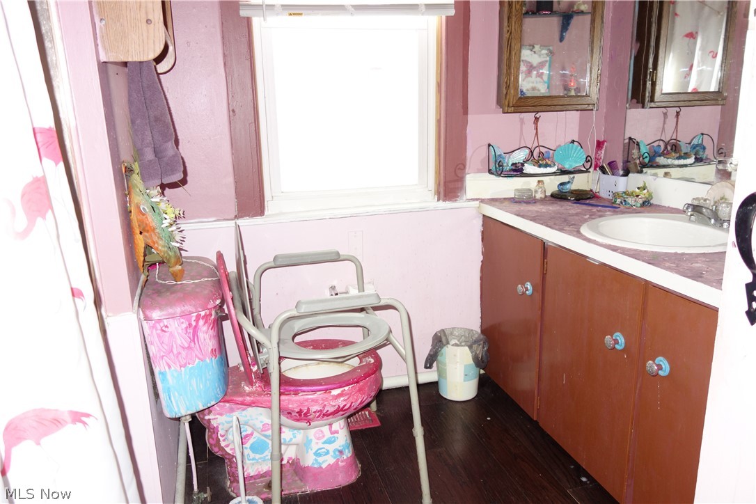 6235 Manchester Road Property Photo 8