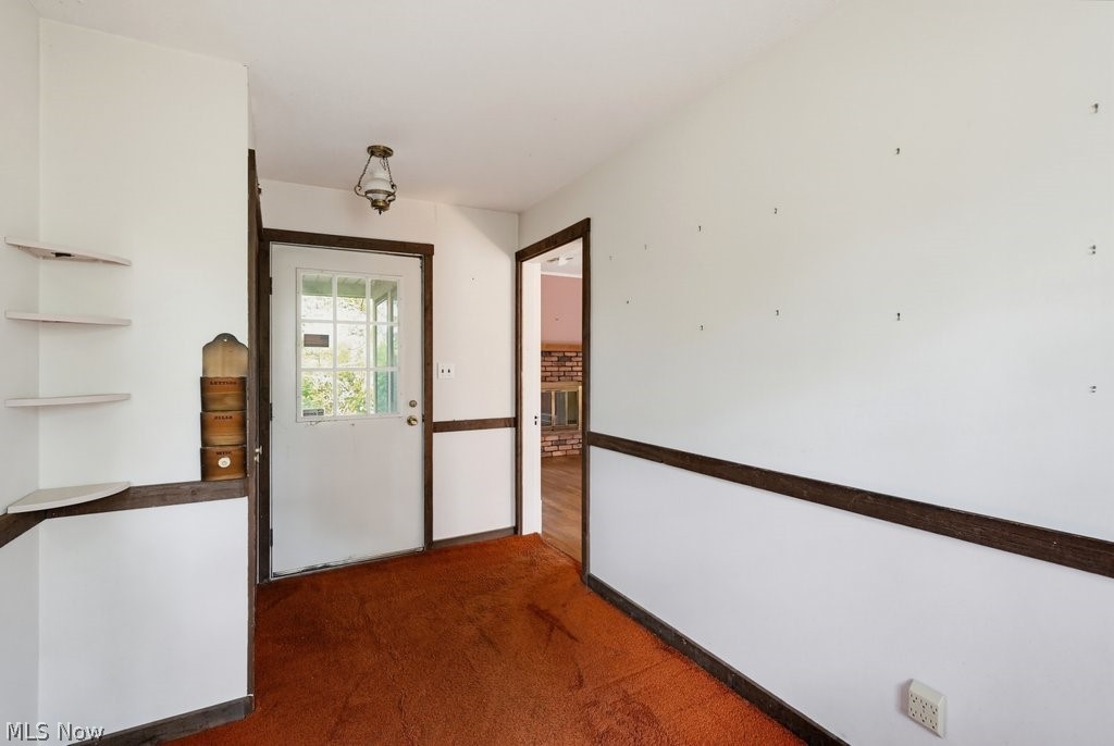 27015 Aurora Road Property Photo 4