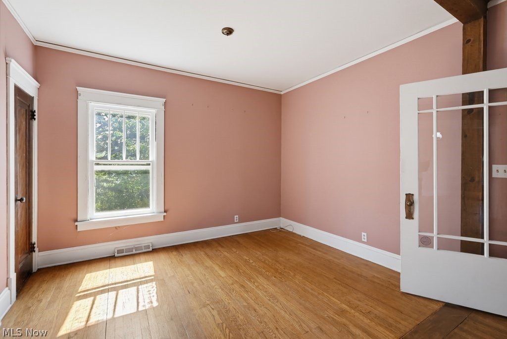 27015 Aurora Road Property Photo 9
