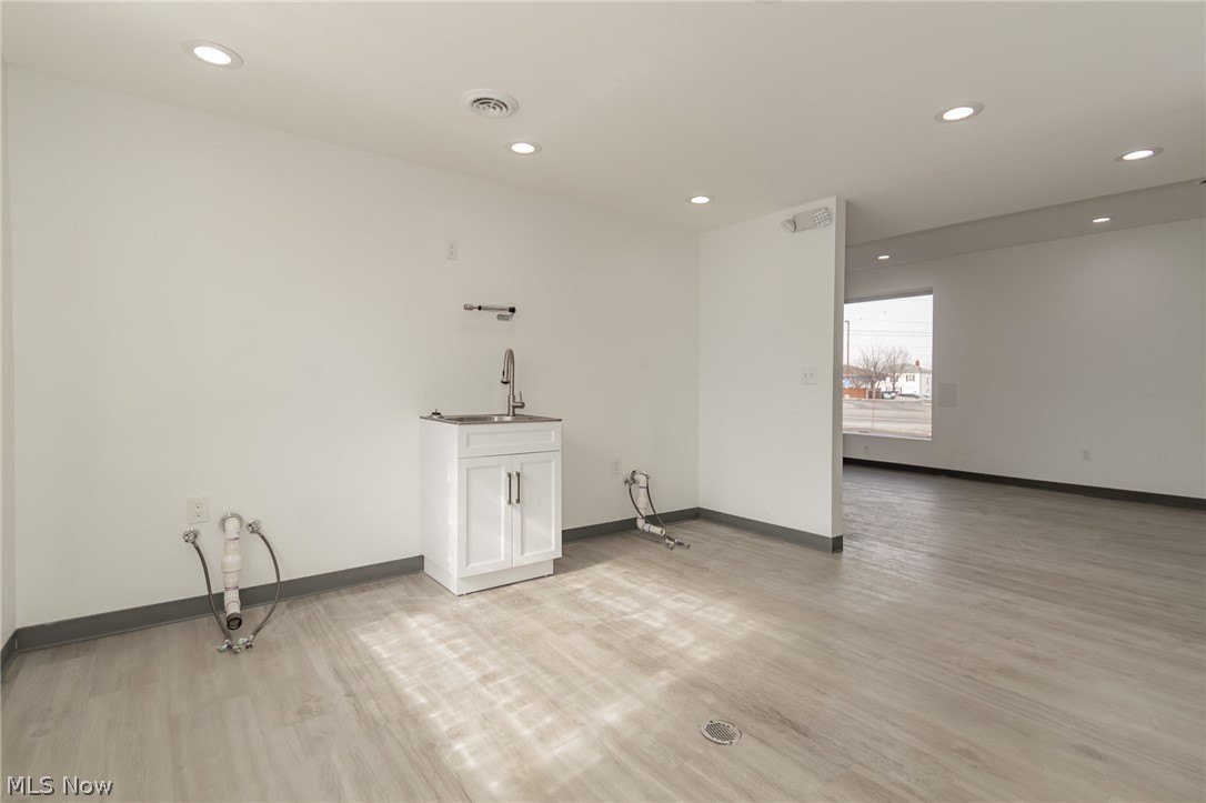 5393 Pearl Road Property Photo 11
