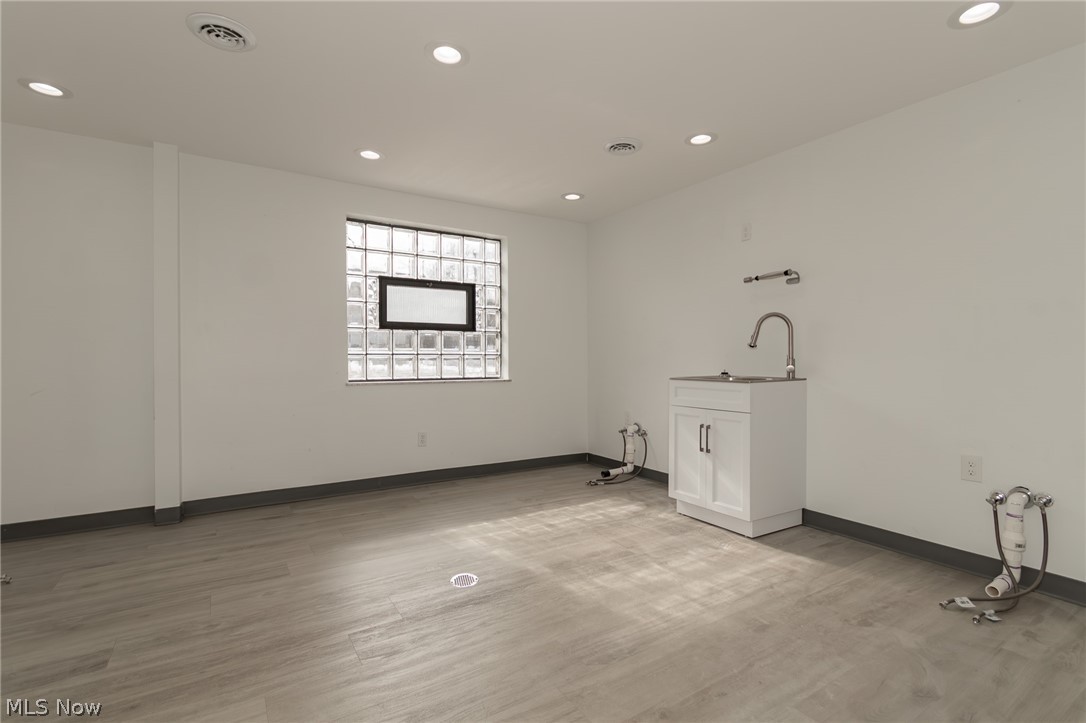 5393 Pearl Road Property Photo 13