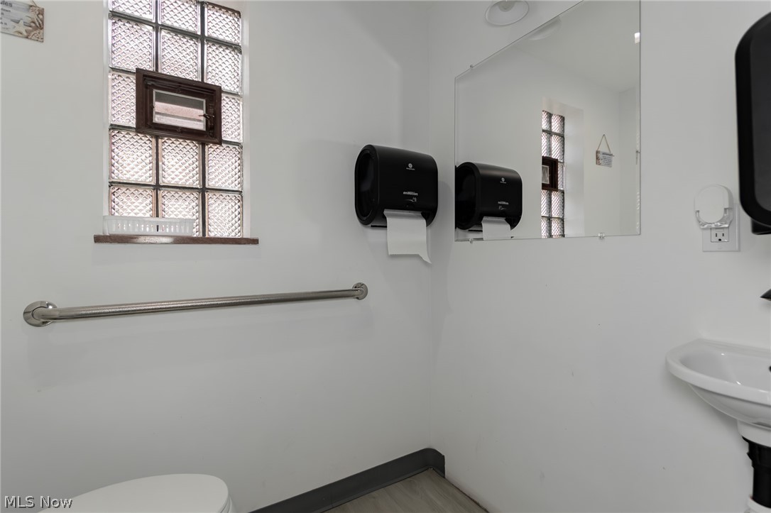 5393 Pearl Road Property Photo 15