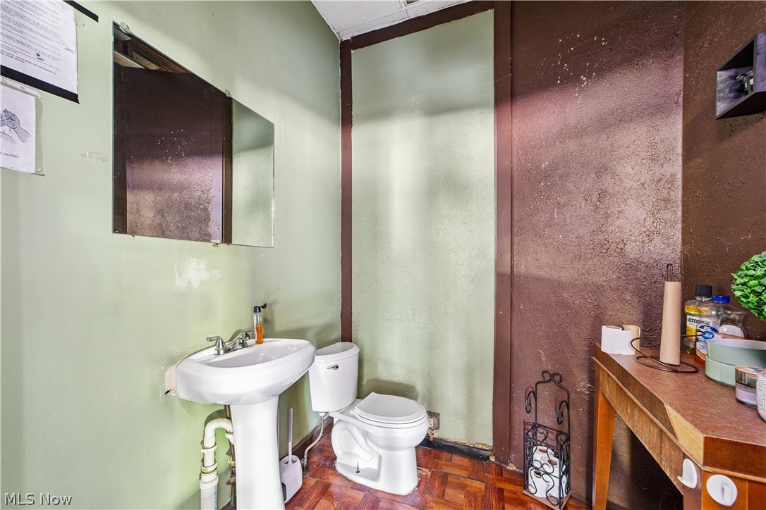 608 E 185th Property Photo 5