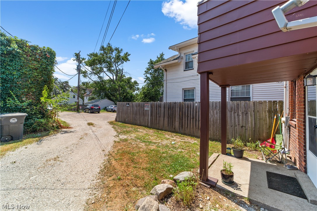 608 E 185th Property Photo 43