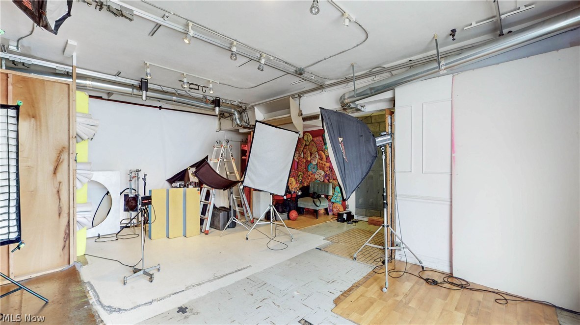 954 Broadway Avenue Property Photo 27