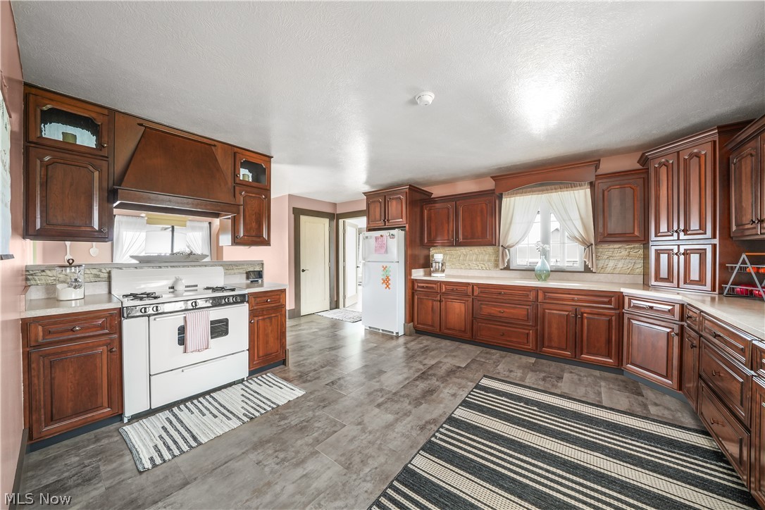 9561 Creaser Road Property Photo 2