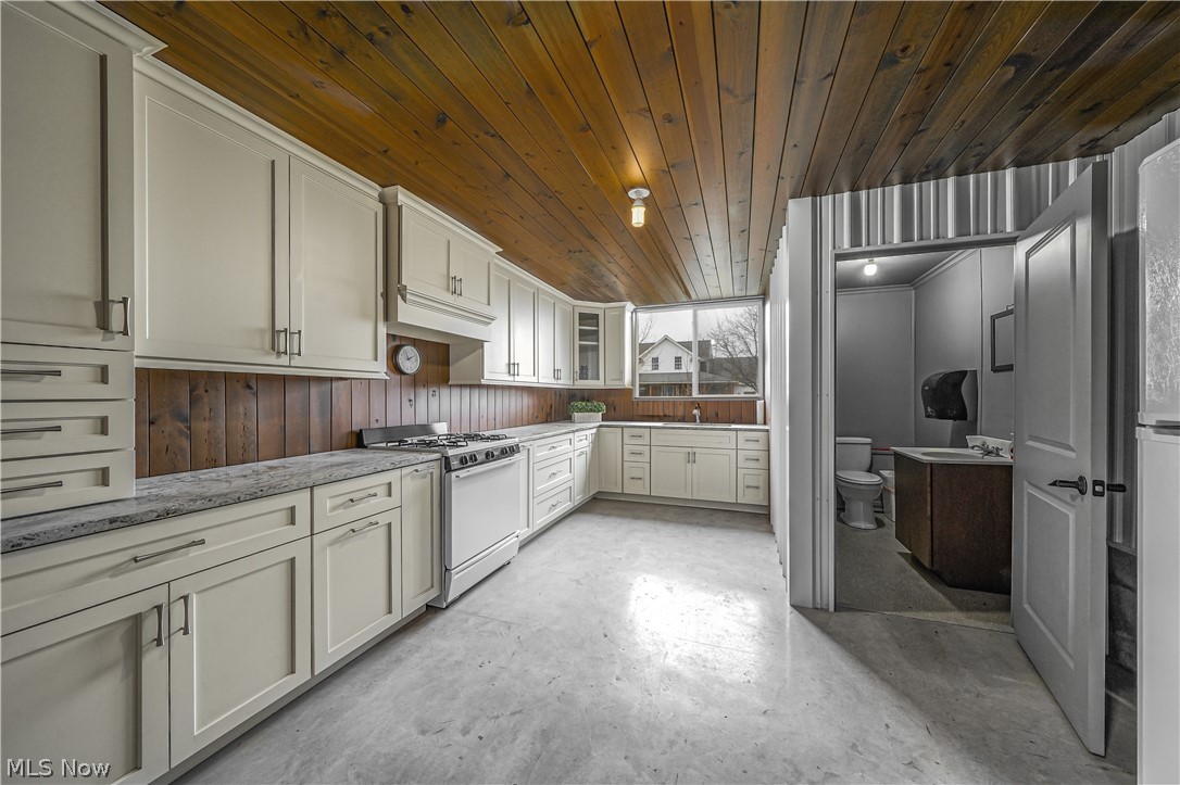 9561 Creaser Road Property Photo 40