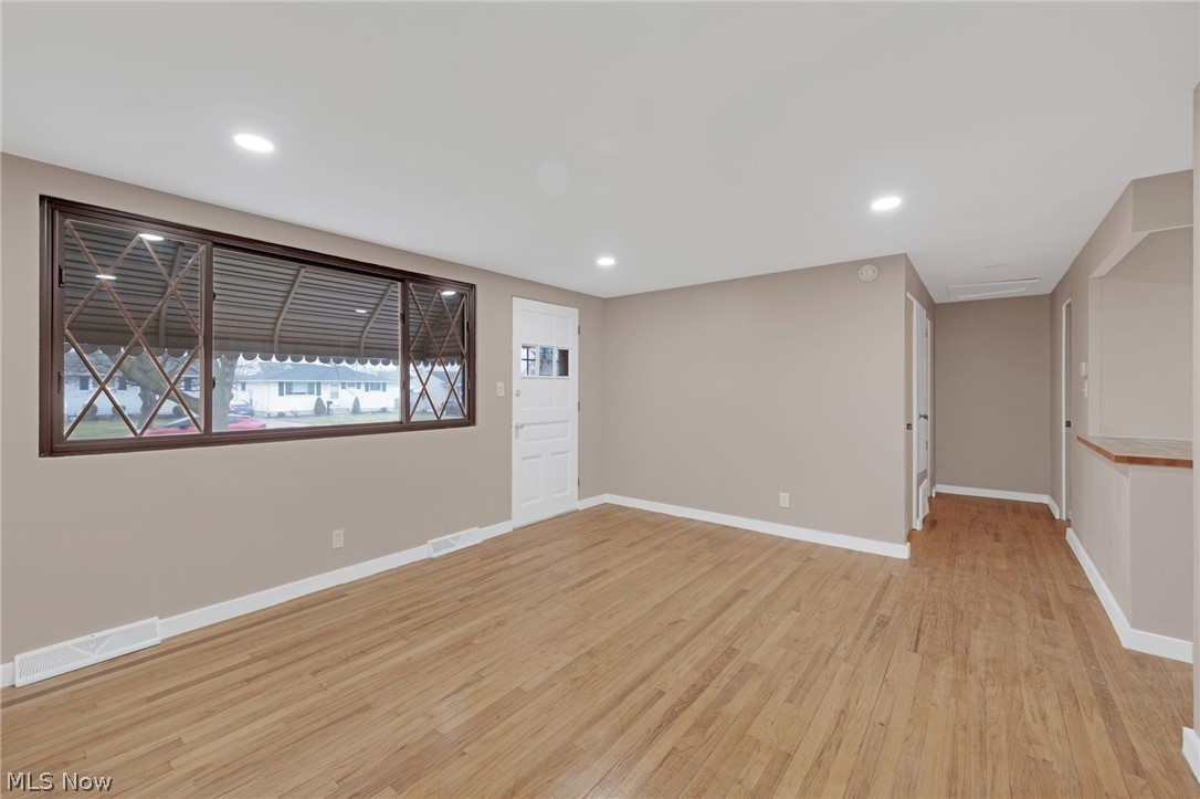 6377 Ledgebrook Drive Property Photo 4