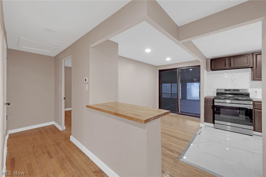6377 Ledgebrook Drive Property Photo 5