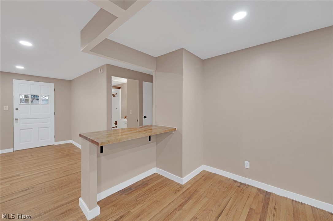 6377 Ledgebrook Drive Property Photo 6