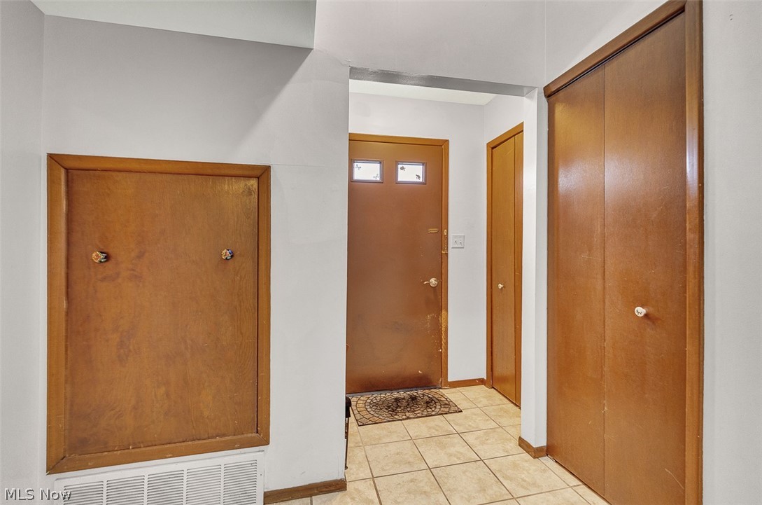1689 Walnut Lane 5 Property Photo 2