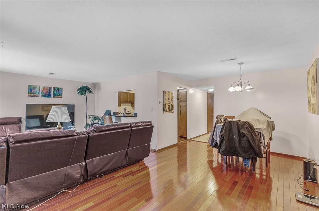 1689 Walnut Lane 5 Property Photo 4