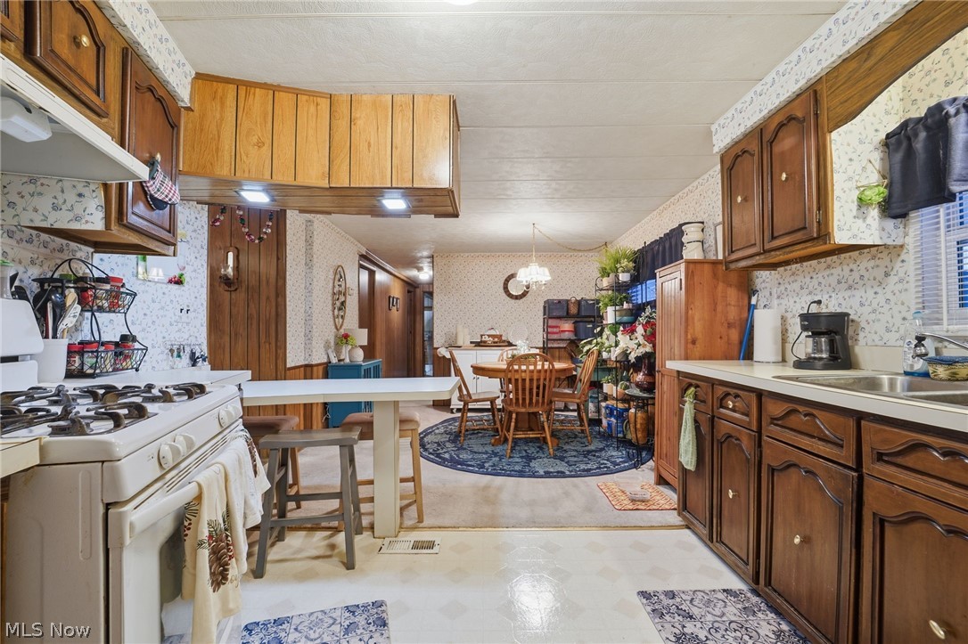 261 Chelsea Drive Property Photo 7