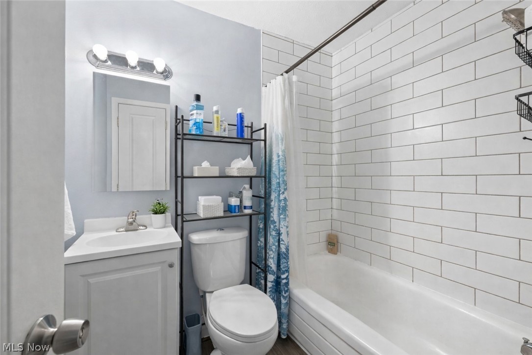 540 W College Street Property Photo 17