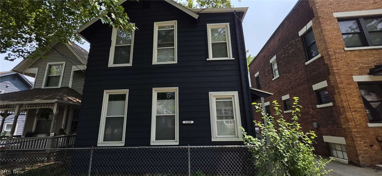 2109 W 42nd Street Property Photo 1